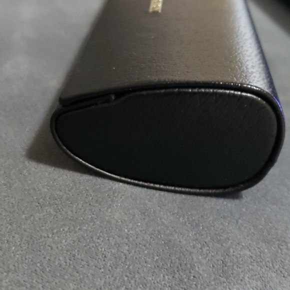 Burberry  Case - Picture 3 of 3